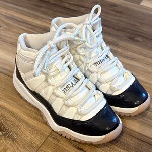 NIKE JORDAN NEAPOLITAN Kids White Basketball Shoes